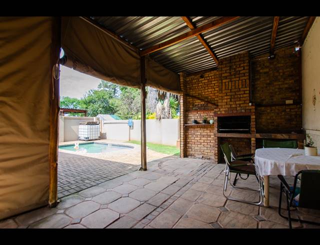 3 BEDROOM FREEHOLD FOR SALE IN BOKSBURG SOUTH